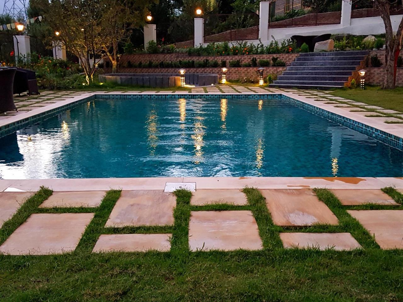 Alokik Resort- Pure Veg Manāli Exterior foto